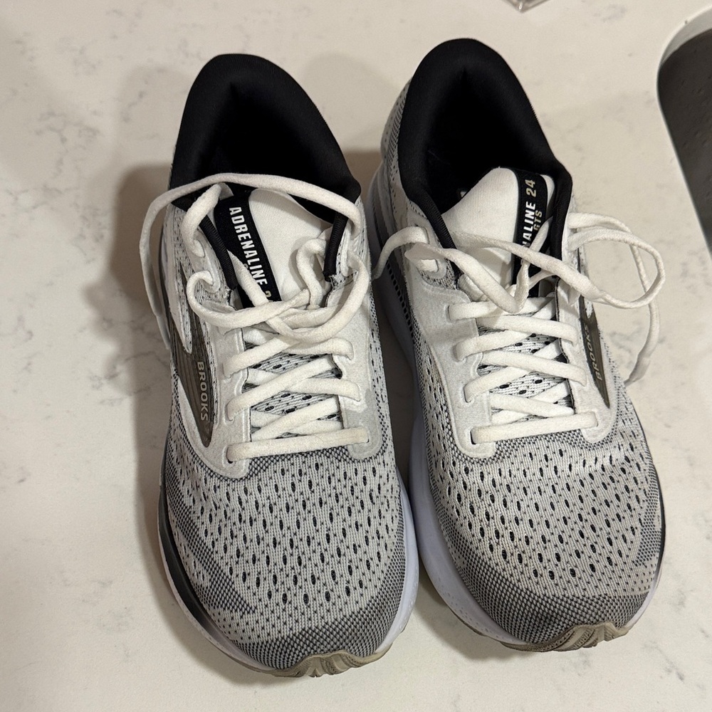 Brooks Adrenaline GTS 23 Men's Shoes - White and Black